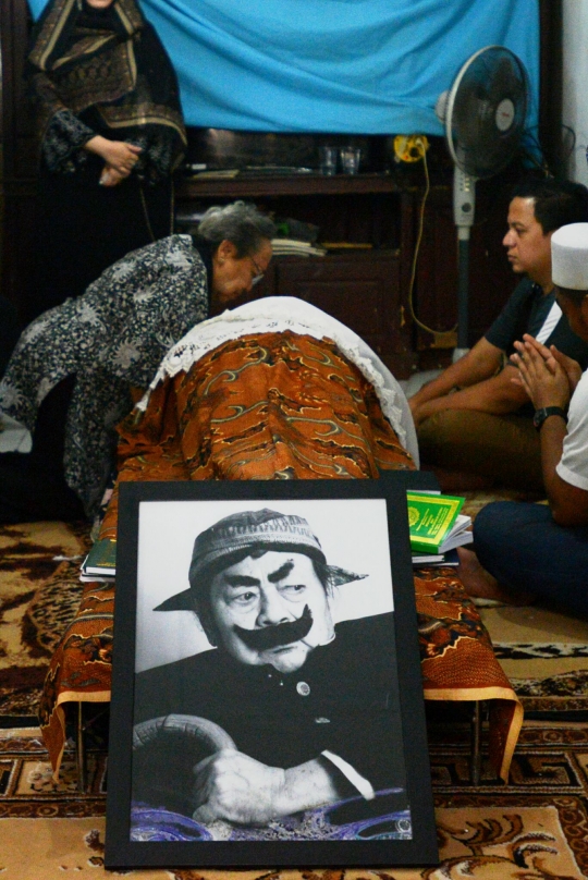 Suasana duka hiasi persemayaman Pak Raden