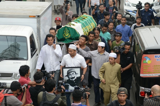 Jenazah Pak Raden disalatkan