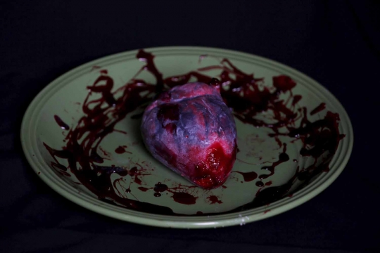 Rayakan Halloween, anak-anak di Meksiko makan organ tubuh manusia