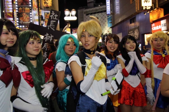 Gadis-gadis seksi meriahkan parade Halloween di Tokyo