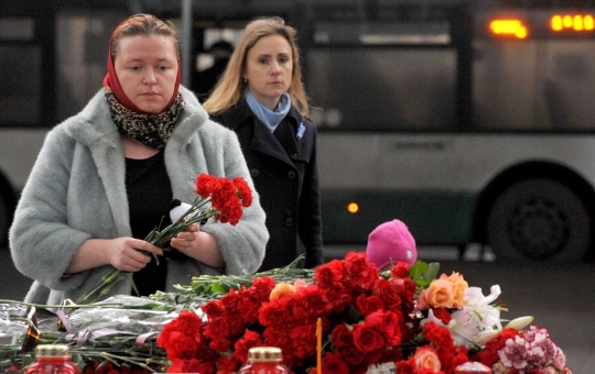 Karangan bunga selimuti Bandara Internasional St. Petersburg Rusia