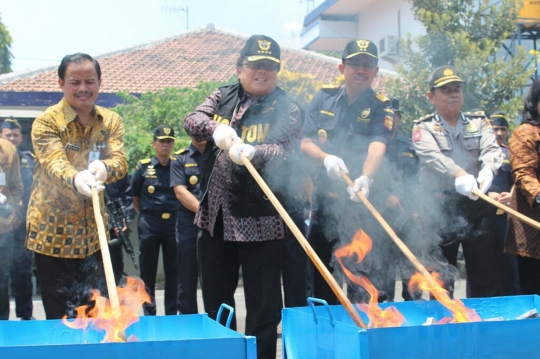 Menkeu musnahkan jutaan rokok ilegal yang rugikan negara Rp 1,6 M