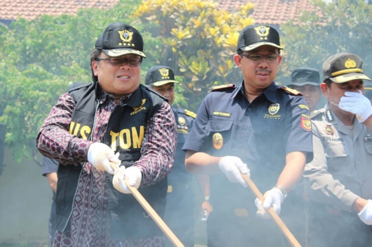 Menkeu musnahkan jutaan rokok ilegal yang rugikan negara Rp 1,6 M