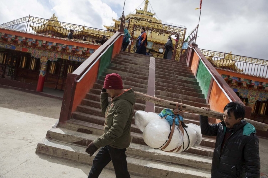 Menengok tradisi pemakaman langit masyarakat Tibet yang mengerikan