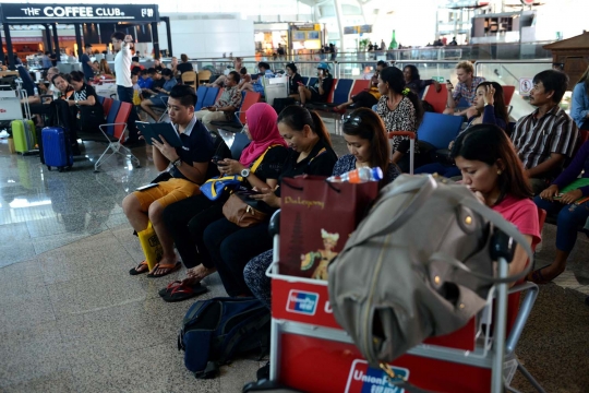 Keresahan ribuan wisatawan terlantar di Bandara Ngurah Rai