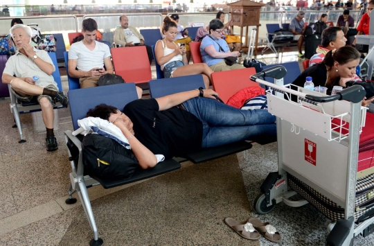 Keresahan ribuan wisatawan terlantar di Bandara Ngurah Rai