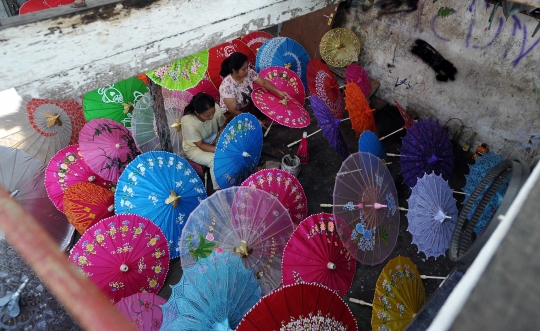 Potret perajin payung geulis di Tasikmalaya yang nyaris punah