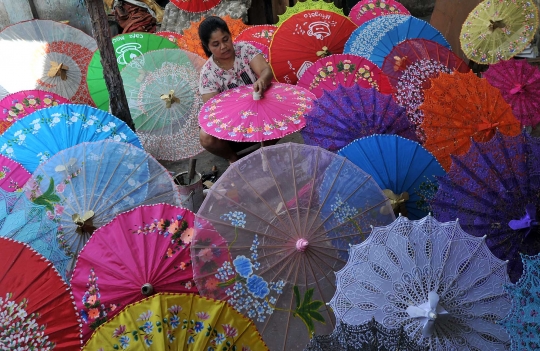 Potret perajin payung geulis di Tasikmalaya yang nyaris punah