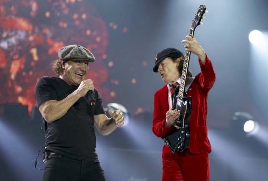 Aksi AC/DC gelar konser di Sydney tanpa make up
