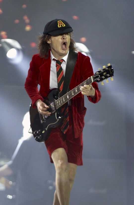 Aksi AC/DC gelar konser di Sydney tanpa make up