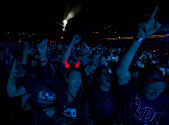 Aksi AC/DC gelar konser di Sydney tanpa make up