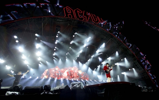 Aksi AC/DC gelar konser di Sydney tanpa make up