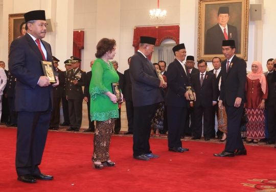 Jokowi anugerahkan gelar pahlawan nasional kepada lima tokoh berjasa