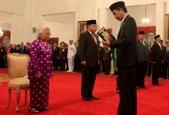 Jokowi anugerahkan gelar pahlawan nasional kepada lima tokoh berjasa