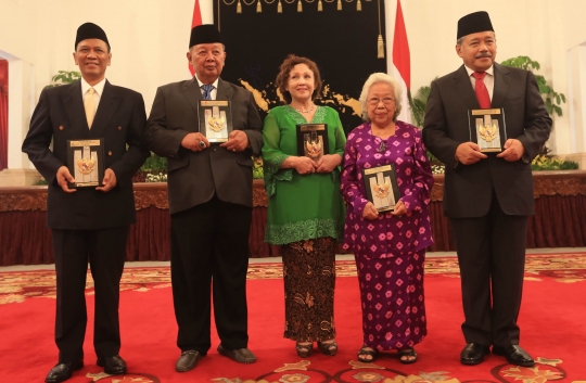 Jokowi anugerahkan gelar pahlawan nasional kepada lima tokoh berjasa