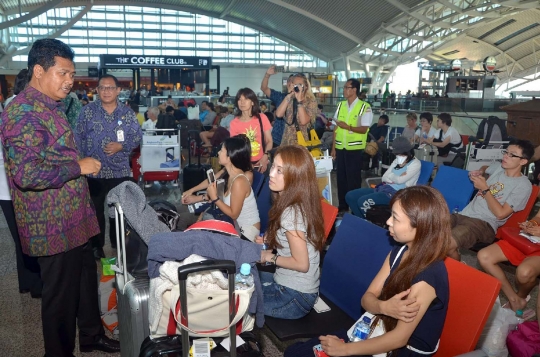 Wagub Bali tengok ribuan penumpang terlantar di Bandara Ngurah Rai