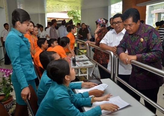 Wagub Bali tengok ribuan penumpang terlantar di Bandara Ngurah Rai