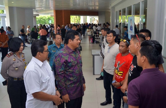 Wagub Bali tengok ribuan penumpang terlantar di Bandara Ngurah Rai