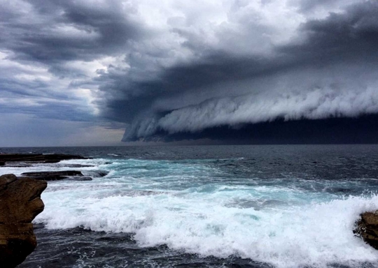 Ini fenomena badai awan mirip tsunami di Sydney yang bikin heboh
