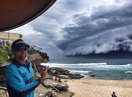 Ini fenomena badai awan mirip tsunami di Sydney yang bikin heboh