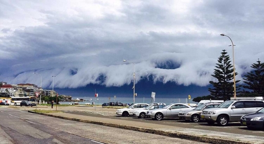 Ini fenomena badai awan mirip tsunami di Sydney yang bikin heboh