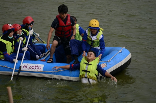 Ratusan pelajar ikut Sekolah Siaga Bencana 2015 di Situ Gintung