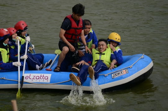 Ratusan pelajar ikut Sekolah Siaga Bencana 2015 di Situ Gintung