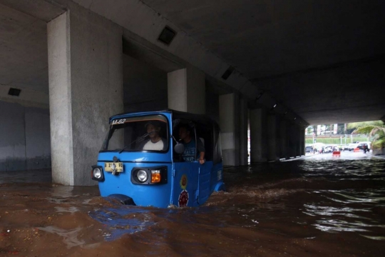 Diguyur hujan lebat, terowongan Dukuh Atas banjir setinggi 40 cm