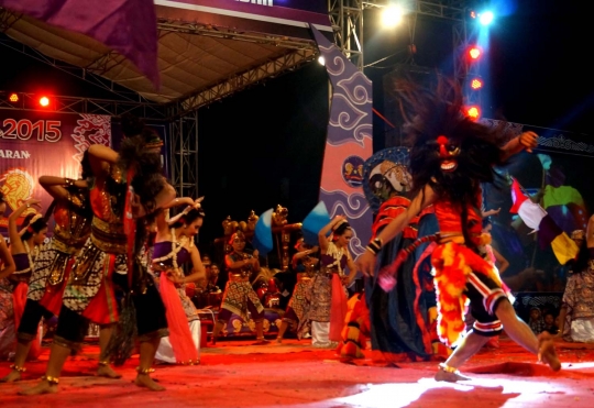 Tari Dewi Songgo Langit dan Kuda Lumping ramaikan Grebeg Suro Kediri