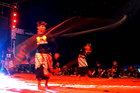 Tari Dewi Songgo Langit dan Kuda Lumping ramaikan Grebeg Suro Kediri