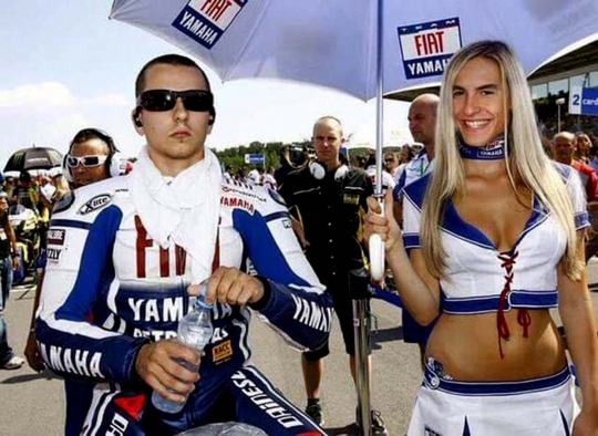 Ini meme-meme konyol anggap Lorenzo tak pantas juara dunia