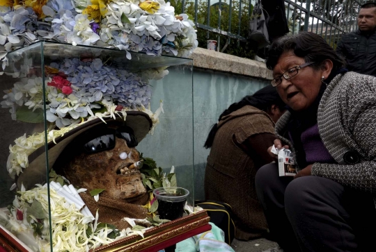 Menyaksikan angkernya Hari Tengkorak di Bolivia