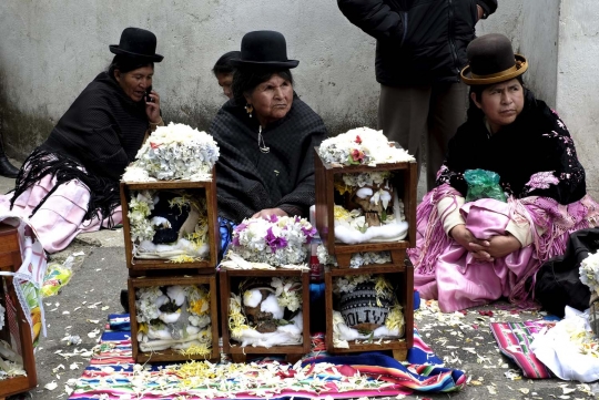 Menyaksikan angkernya Hari Tengkorak di Bolivia