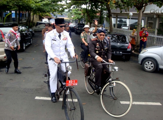 Hari Pahlawan, polisi di Purwokerto berkostum ala pejuang