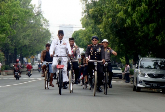 Hari Pahlawan, polisi di Purwokerto berkostum ala pejuang