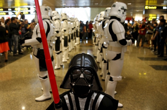 Mampir di Changi, pesawat Star Wars hebohkan warga Singapura