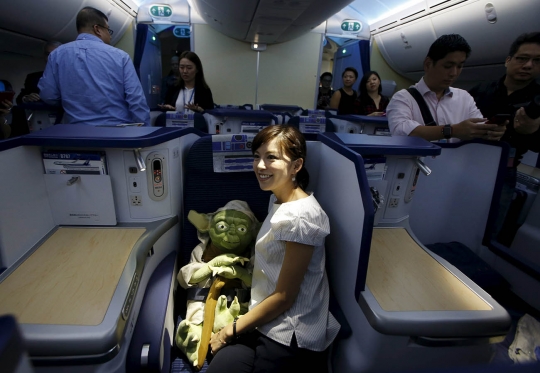 Mampir di Changi, pesawat Star Wars hebohkan warga Singapura