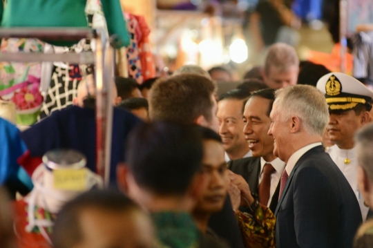 PM Australia kepanasan diajak Jokowi keliling pasar Tanah Abang