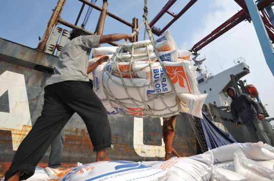 27 Ribu ton beras asal Vietnam tiba di Tanjung Priok