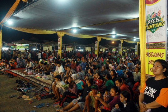Kebersamaan warga Kediri di Grebek Pecel Tumpang 2015