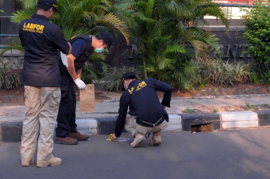 Puslabfor Polri olah TKP ledakan diduga granat di Duren Sawit