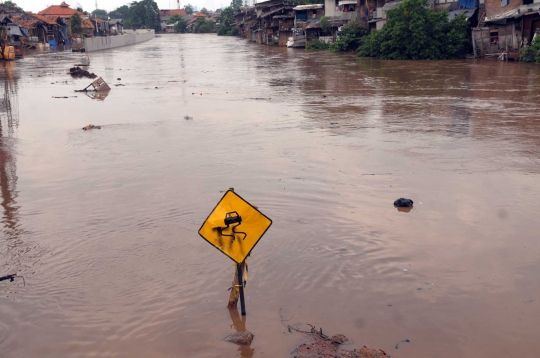 Dikirim air bah, normalisasi Ciliwung di Kp Melayu terhenti