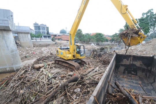 Begini kondisi sungai di Jakarta dipenuhi sampah kiriman Bogor