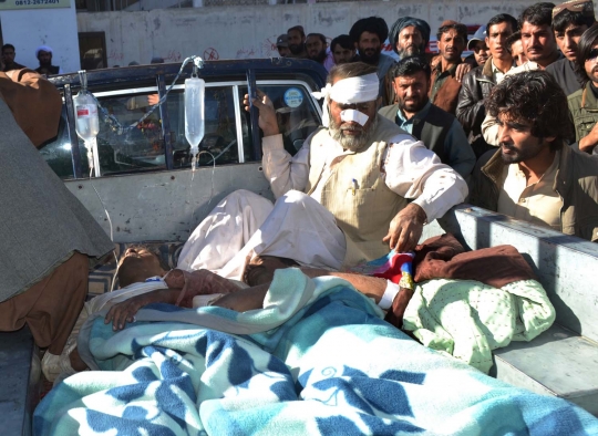 Kondisi parah kereta di Pakistan keluar lintasan, 11 orang tewas