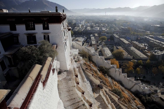 Menelusuri jejak Kekaisaran Tibet di 'istana langit' Potala