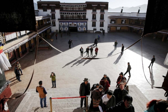 Menelusuri jejak Kekaisaran Tibet di 'istana langit' Potala