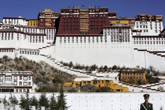 Menelusuri jejak Kekaisaran Tibet di 'istana langit' Potala