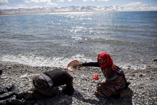 Menikmati keindahan Danau Namtso di ketinggian 4.718 mdpl