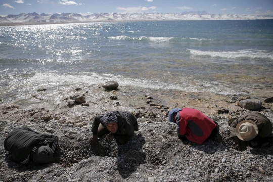 Menikmati keindahan Danau Namtso di ketinggian 4.718 mdpl