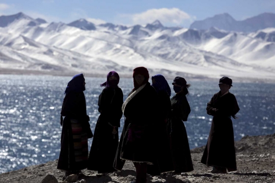 Menikmati keindahan Danau Namtso di ketinggian 4.718 mdpl